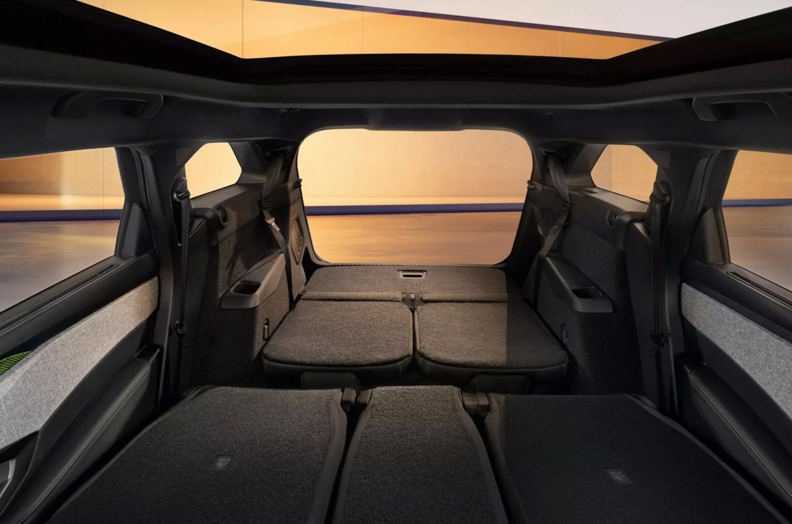 Το νέο Peugeot E-5008 ήρθε ως 7θέσιο με έως 322 ίππους! 